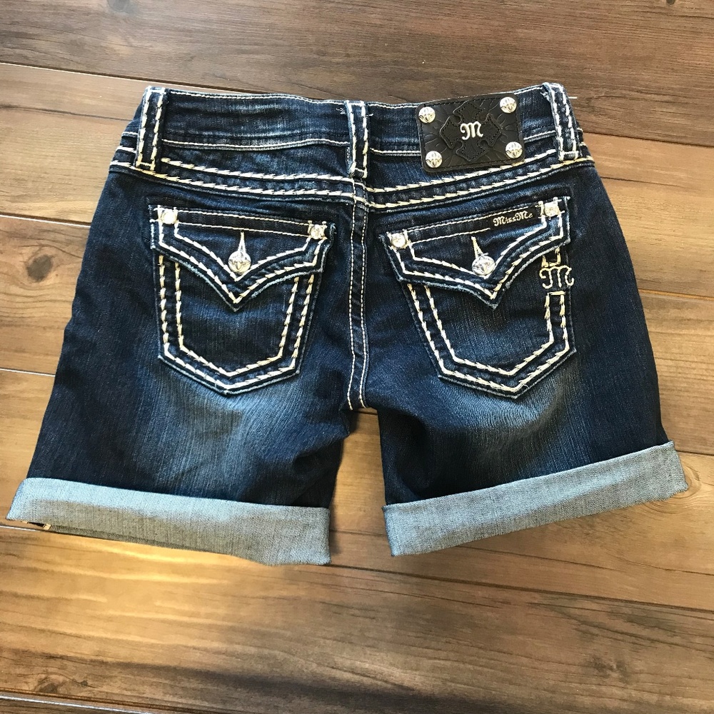 NWT Miss Me Cuffed Mid Thigh Shorts Dark Wash